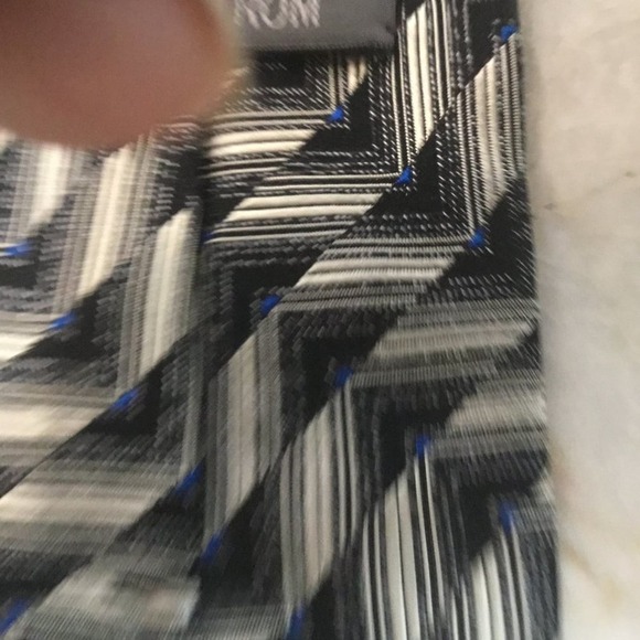 Robert Talbott Men's Necktie, Imported Silk, Hand Sewn - Picture 2 of 4